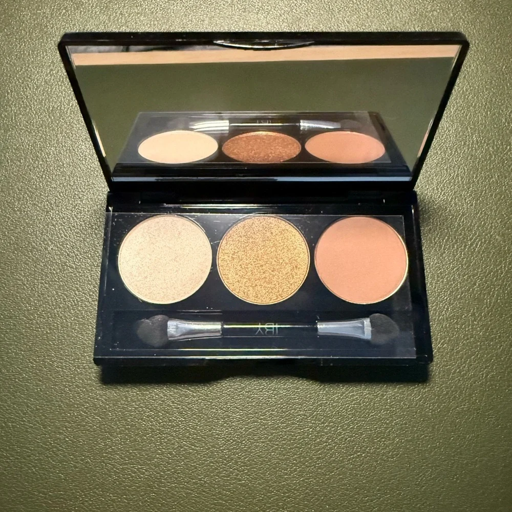 NEW IBY Beauty Eyeshadow Palette with Brush- Gold and Cream